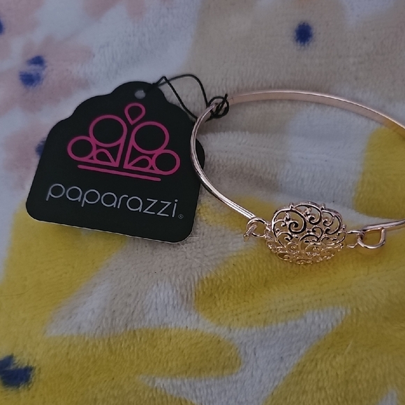 Paparazzi Gold Swirl Bracelet - Picture 2 of 3